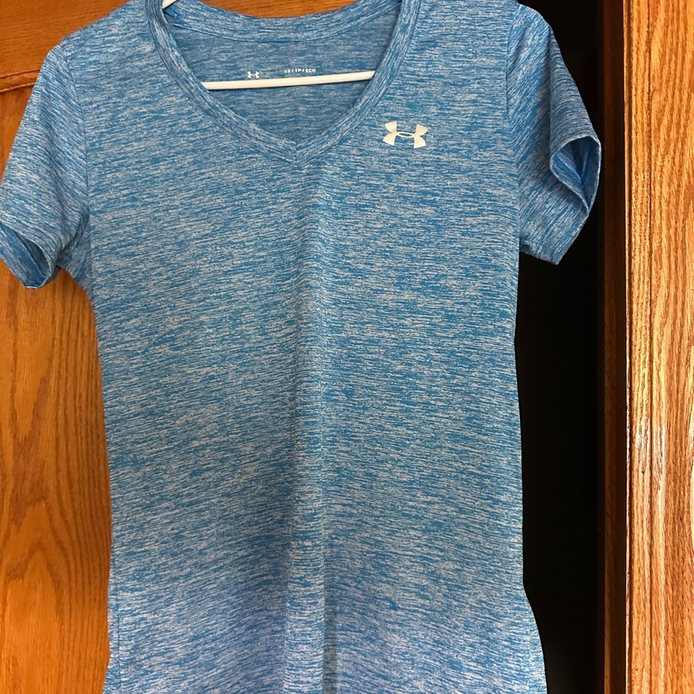 NWOT: Under Armour Blue Short Sleeve V-Neck Tee